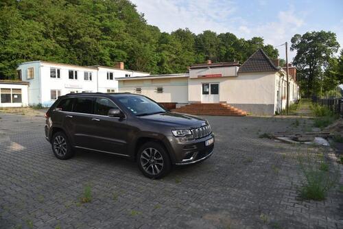 Foto - 2.000m² Autoplatz mit Werkstatt an Hauptstraße in der Stadt Sprember zu vermieten