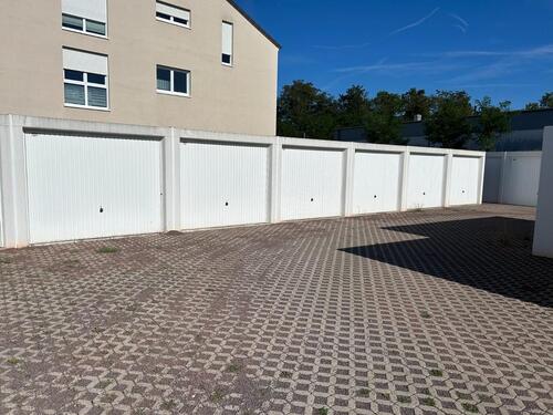 Foto - Neuwertige Betongarage mit elektr. Torantrieb u. Stromanschluss