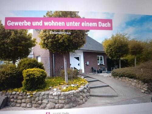 Foto - Einfamilienhaus,hell, modern mit Halle