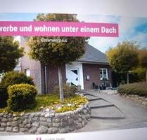 Einfamilienhaus,hell, modern mit Halle - Stelle