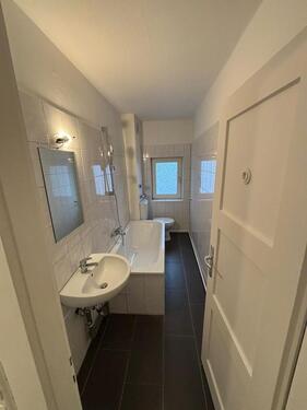 Foto - **FRISCH RENOVIERT**Helle 2-Zimmerwohnung mit Tageslichtbad**