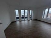 Foto - Neubau - 4-Zimmer-Whg. ab 01.12.2025 ggf. früher zu vermieten (LOLA81B06)