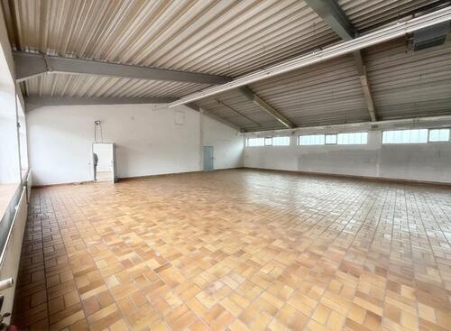 Foto - Hallenstellplatz Auto - 75,00 EUR Miete,