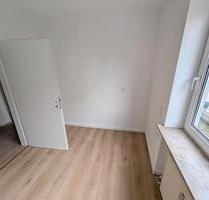 Wunderschöne, helle und frisch sanierte 2 Zimmer Wohnung, Balkon - Neustadt bei Coburg