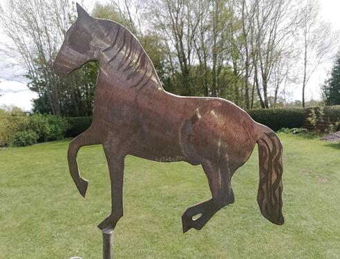 Foto - Resthof m. 2 Nebengebäuden, landwirtschaftliche Nutzflächen