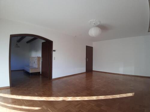 Foto - 4,5-Zimmer-Wohnung mit Kachelofen, Balkon, überdachter Terrasse &