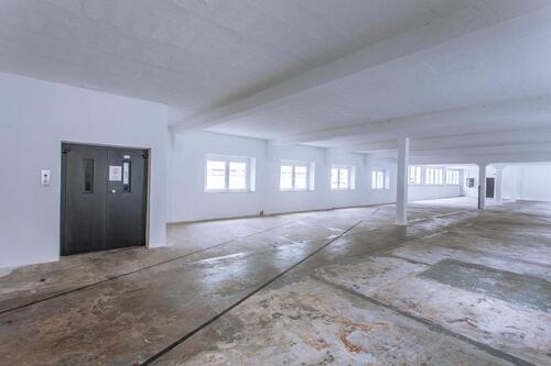 Foto - Lagerflächen 100qm bis 800 qm - 450,00&nbsp;EUR Kaltmiete, ca.&nbsp; 100,00&nbsp;m&sup2;