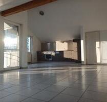 Helle 2,5-Zi Dachgeschoss-Wohnung mit Balkon + Tiefgarage - Ehingen (Donau)