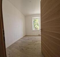 sanierte 5 Raum Wohnung, zentral gelegen - Limbach-Oberfrohna