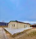 Foto - Haus mit großem Grundstück und Zwei Hallen