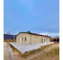Haus mit großem Grundstück und Zwei Hallen - Gülzow-Prüzen