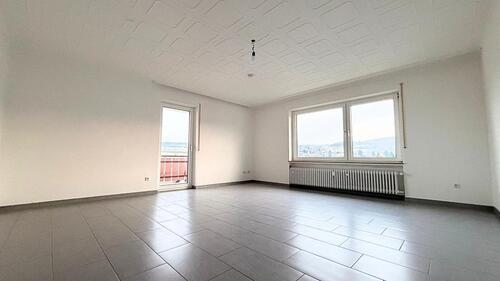 Foto - Helle 3-Zimmer-Wohnung mit Traum-Blick, Süd-Ost-Balkon & EBK