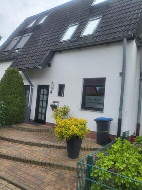 Foto - Einfamilienhaus Reihenmittelhaus mit Solaranlage und Garage