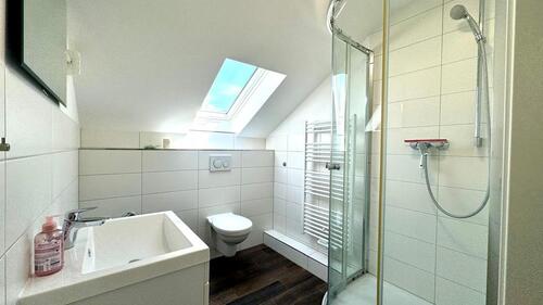 Foto - frisch sanierte Dachgeschosswohnung - neue EBK + Bad