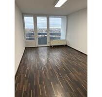 Mitten in der City: Frisch renovierte 2-ZKB mit Traumaussicht & EBK - Offenbach am Main