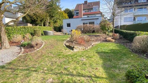 Foto - Haus mit Garten auf Eigentumsgrundstück