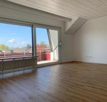 Attraktive 2,5-Zimmer-Dachgeschosswohnung mit Balkon in FN - Friedrichshafen Allmannsweiler