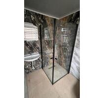 Moderne Duschkabine mit schwarzem Rahmen und Glastüren - Veitsbronn