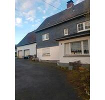 Sanierungsbed. Mehrfamilienhaus mit zwei abgeschl. Wohnungen - Steinebach/Sieg