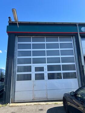 Foto - Werkstatt oder Lagerhalle mit Büro