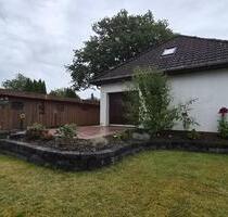 Walmdachbungalow mit Carport in grüner Wohnlage - Hambergen