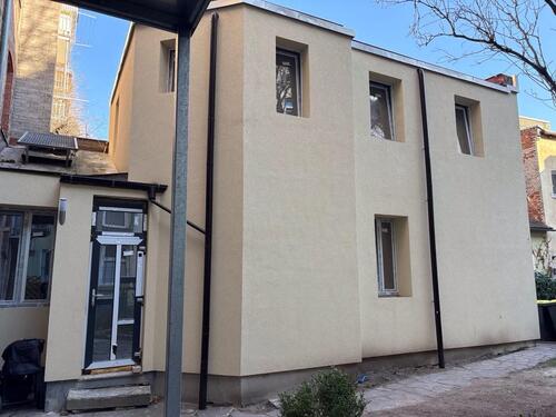 Foto - Reihenhaus Im Hinterhof von einem Mehrfamilienhaus In NBG SCHWEIN