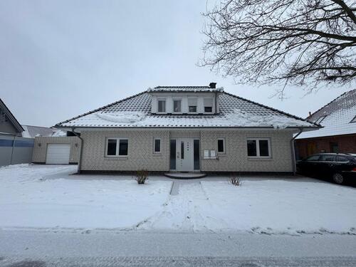 Foto - Attraktive Erdgeschosswohnung mit Kamin, zwei Terrassen + Garage