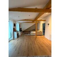 Charmante 3 Zimmer DG-Wohnung mit Holzbalken & Gaube - Holzheim