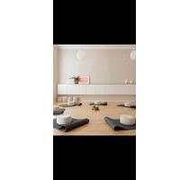 Wunderschöner Kursraum im Herzen Sendlings Yoga Pilates Workshops - München Schwabing-Freimann