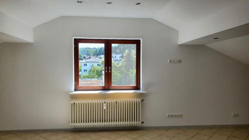 Foto - Großzügige 3-Zimmer-DG-Wohnung mit Einbauküche