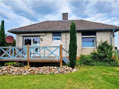 Foto - Modernisiertes Einfamilienhaus mit großem Garten