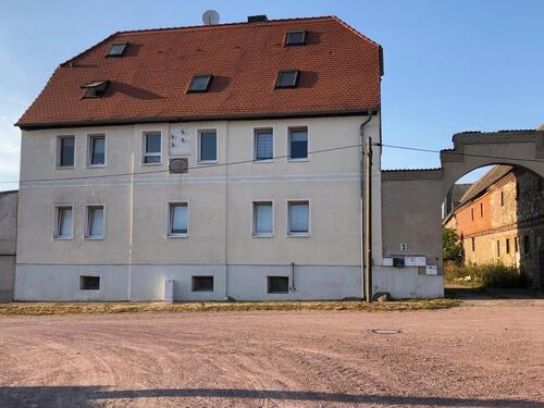 Foto - Zweizimmerwohnung mit großem Hof, Gartenanteil und Abstellraum