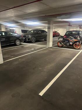 Foto - Tiefgaragenstellplatz (SUV geeignet) Nähe U-Bahn Machtlfinger Str