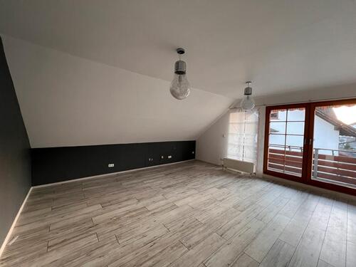Foto - 3 Zimmer Dachgeschoßwohnung zur Miete in Hausen