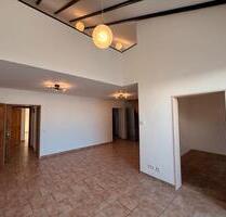 Galerie-Wohnung | 4,5 Zimmer | 160qm | Balkon | Keller - Messel