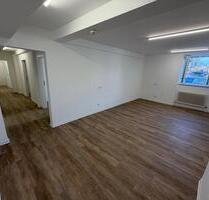 Wunderschöne kernsanierte BüroräumePraxis mit 5 Zimmer im Erdgeschoss - Donaueschingen