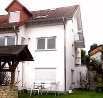 Sonnige Doppelhaushälfte mit ELW, großem Garten und Badeteich - Armsheim