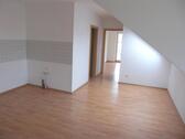Foto - Gemütliche 2-Zi.-DG-Wohnung mit zwei Balkonen & Stellplatz