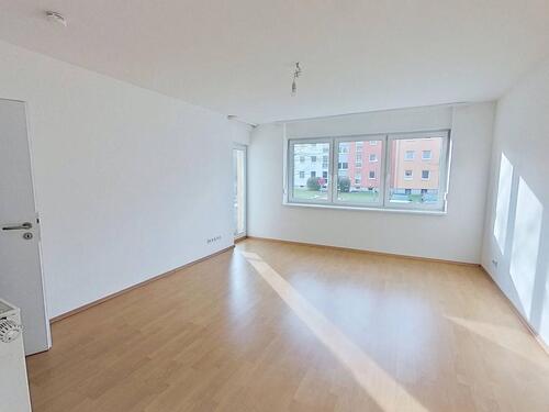 Foto - Helle 3-Zimmer-Erdgeschosswohnung mit BALKON