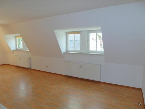 Foto - Ab Juli 2026: Gemütliche 2-Zimmer-Dachwohnung mit offener Küche & Bad mit Wanne und Dusche