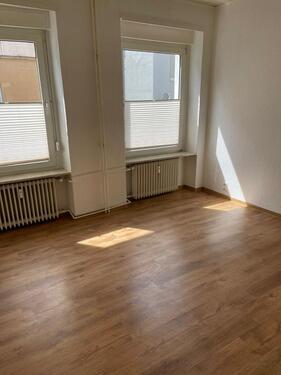Foto - Helle 1,5 Zimmer-EG-Wohnung, Einbauküche, Waschmachine u Trockner