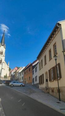 Foto - Herrschaftliches Haus mit Grundstück und Balkon