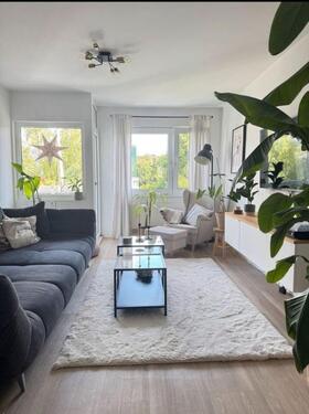 Foto - (ZWISCHENMIETE ab Dez.) Möblierte 2,5-Zi.-Whg. mit Balkon