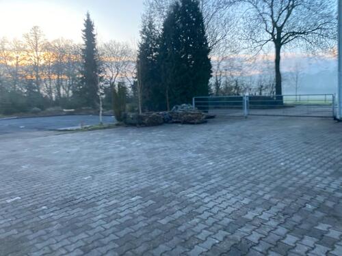 Foto - Zwei Stellplätze (außen)für Wohnmobil oder Wohnwagen bis 8m Länge