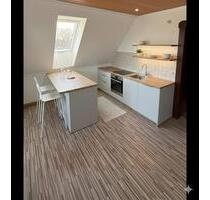 Renovierte 75 qm DG-Wohnung mit Gartenanteil & Garage - Zwickau Cainsdorf