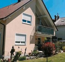 Schöne helle Dachgeschoßwohnung mit Balkon nach Süden und Westen - Meitingen