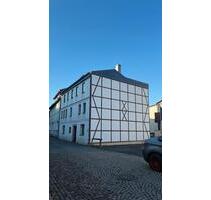 Wohnung Haus zur Miete Zentral - 1.550,00&nbsp;EUR Kaltmiete, ca.&nbsp; 300,00&nbsp;m&sup2; in Saalfeld (Saale) (PLZ: 07318)
