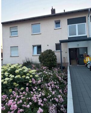 Foto - Mehrfamilienhaus Doppelhaushälfte mit Großem Garten und Garage