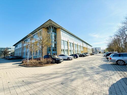 Foto - 112 m² Büro mit Stellplätzen – perfekt für Mietwagen & Mobility
