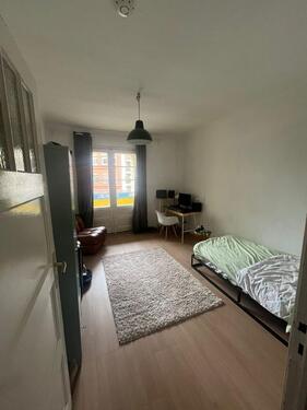 Foto - Spacious room with balcony :) in apartment (private room)